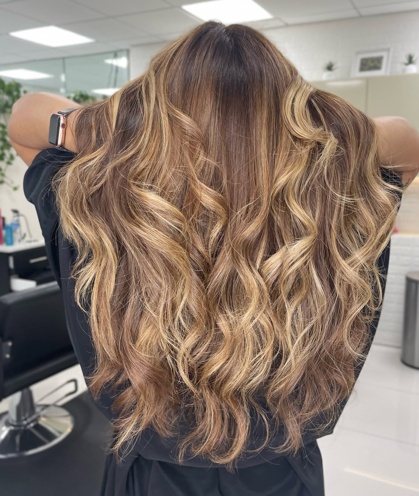Mia Salon and Spa providing professional Hair Salon, Beauty Salon, Nail Salon, Hairdresser, and Eyelash Salon services in Miami Beach, FL.