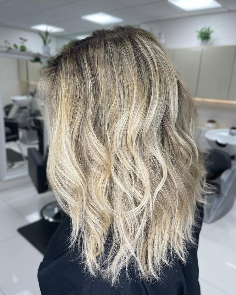 Mia Salon and Spa providing professional Hair Salon, Beauty Salon, Nail Salon, Hairdresser, and Eyelash Salon services in Miami Beach, FL.