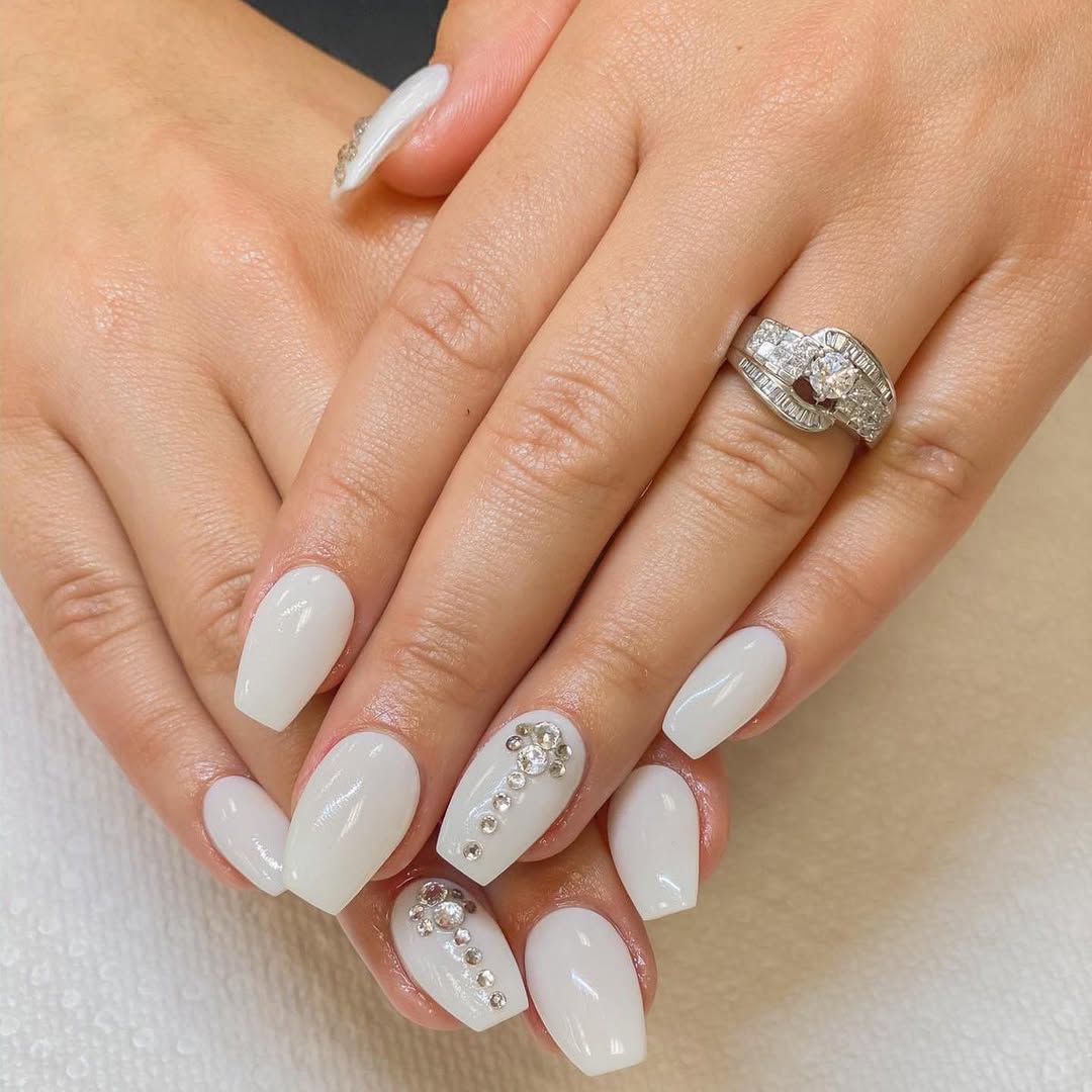 Mia Salon and Spa providing professional Hair Salon, Beauty Salon, Nail Salon, Hairdresser, and Eyelash Salon services in Miami Beach, FL.