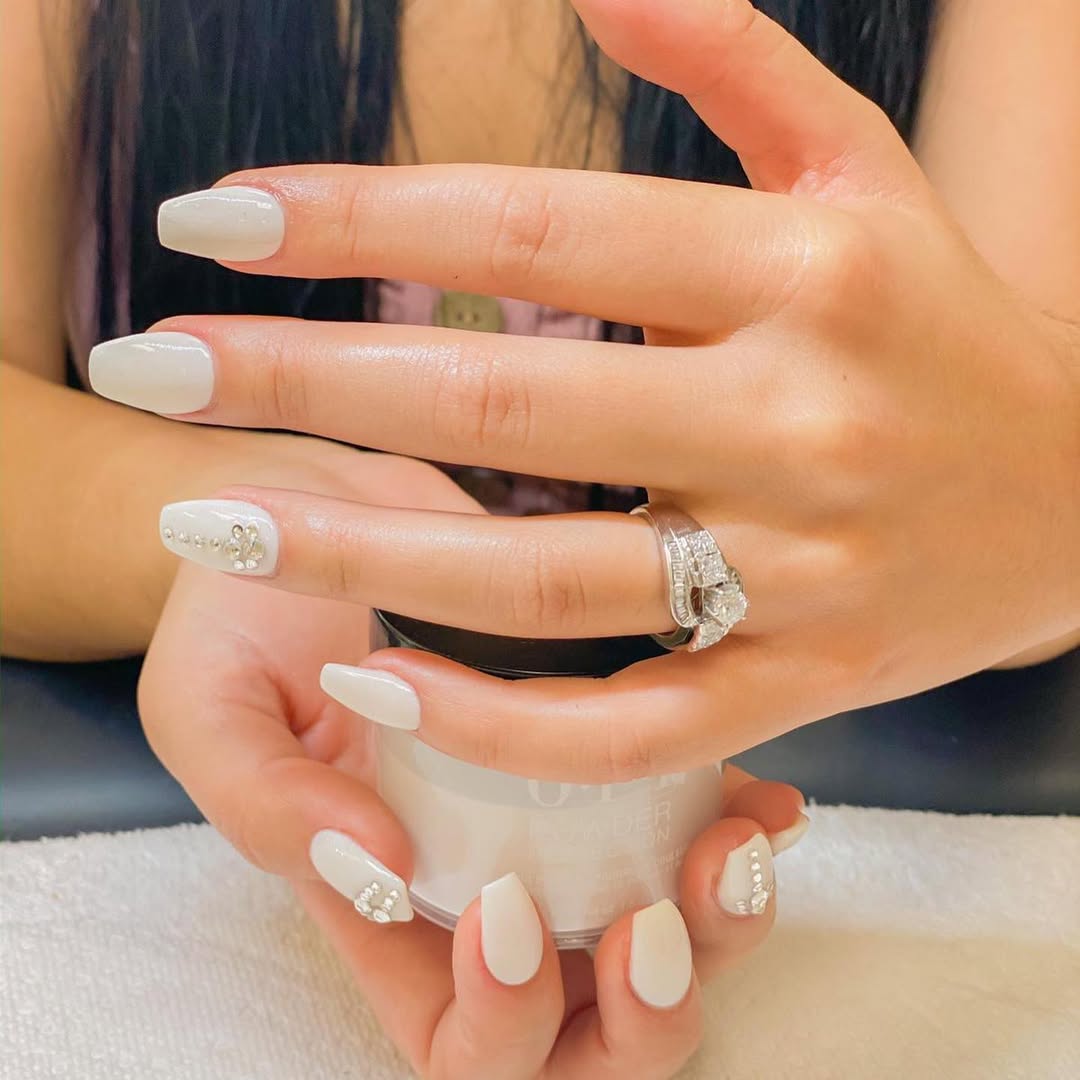 Mia Salon and Spa providing professional Hair Salon, Beauty Salon, Nail Salon, Hairdresser, and Eyelash Salon services in Miami Beach, FL.