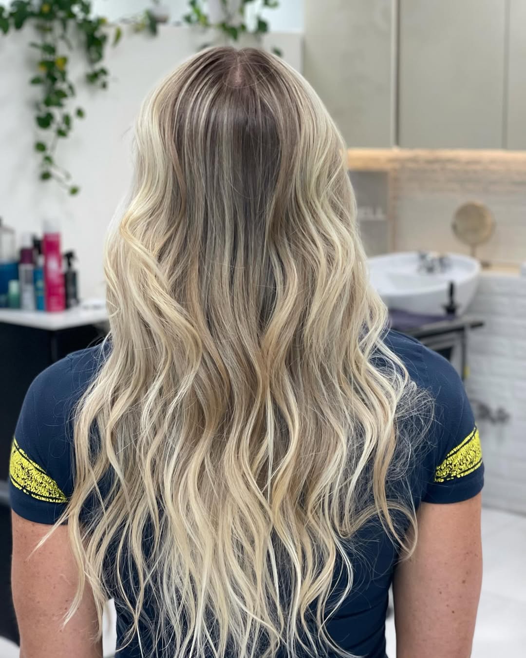 Mia Salon and Spa providing professional Hair Salon, Beauty Salon, Nail Salon, Hairdresser, and Eyelash Salon services in Miami Beach, FL.